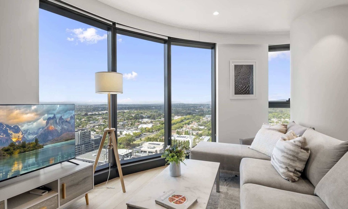 Box Hill Apartment | High-Rise 3-Bed Apartment with Premium Amenities