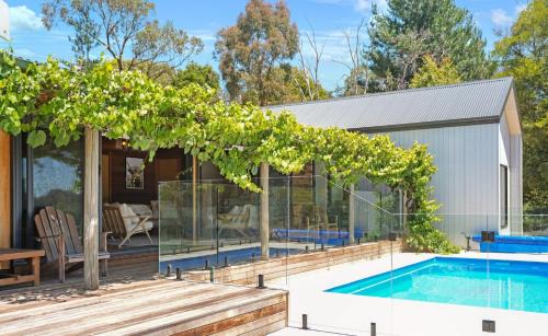 Merrijig House | Hil & Jack='s Riverfront Cabin, Merrijig Mt Buller