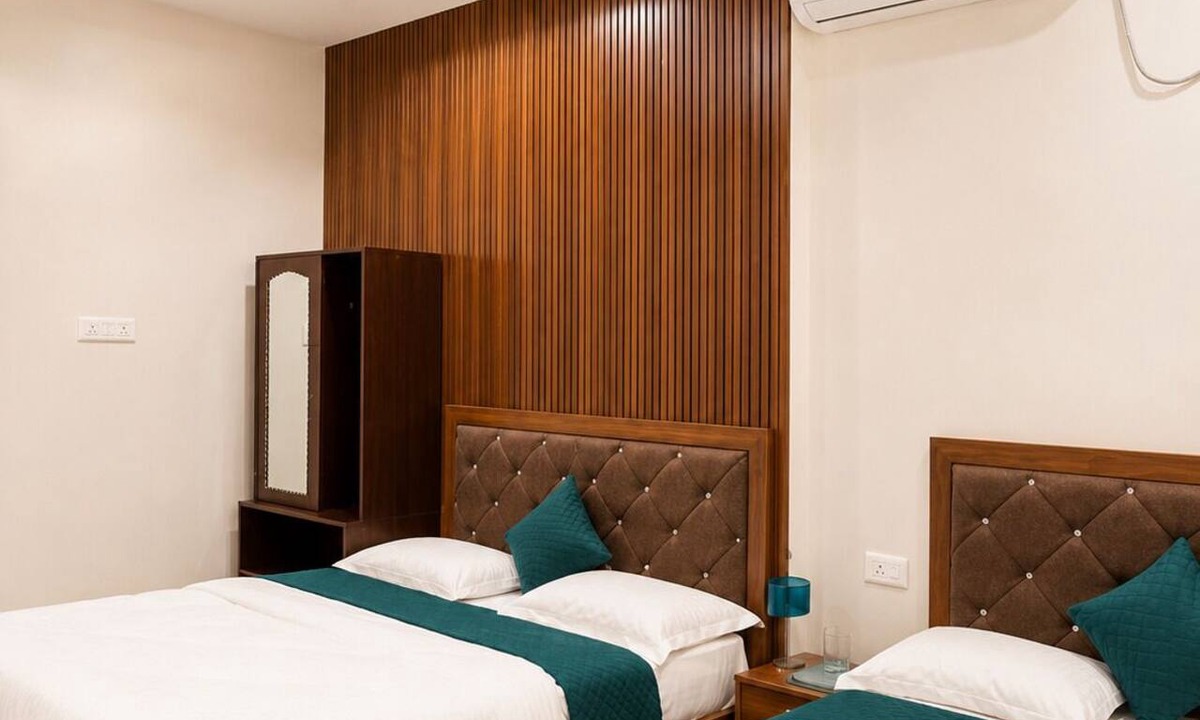 Shivanandi Hotel | HillCouch Resort