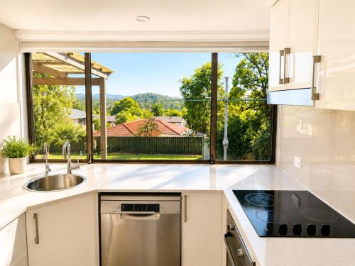 Jamboree Heights House | Hilltop View & Family Comfort - Sleep 6