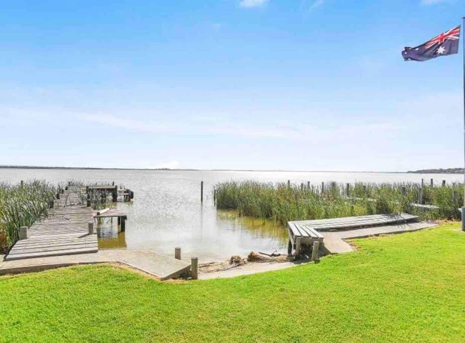 Nangkita House | Hindmarsh Hideaway - Waterfront Pet-friendly Living with Private Jetty