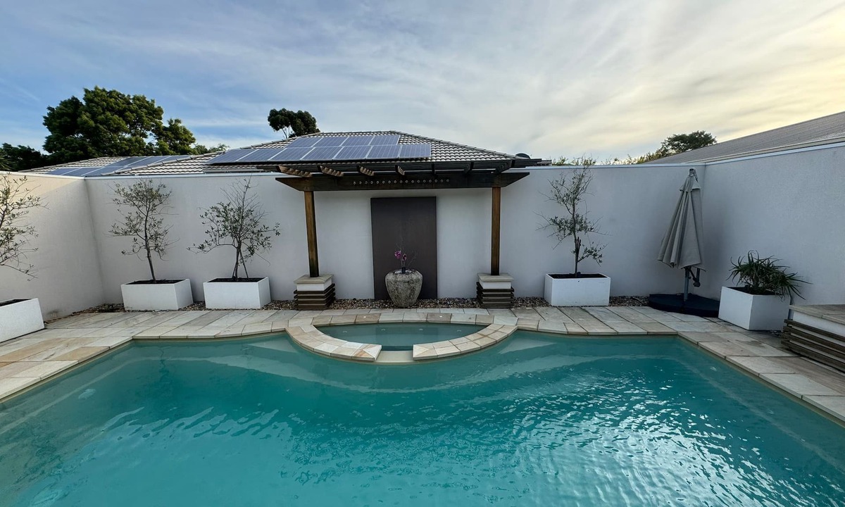 Mount Martha House | Holiday home with Pool, Spa, Games & Cinema Room, Pizza Oven