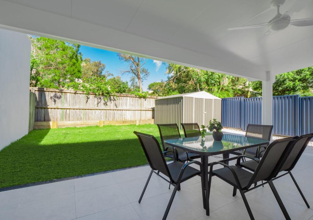 Dicky Beach House | Holiday homes in Caloundra, Australia