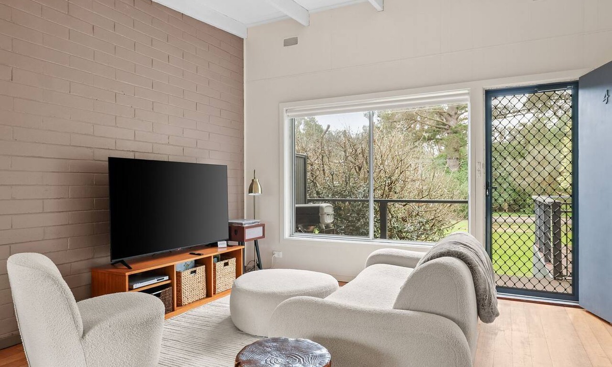 Silverleaves Apartment | Honeysuckle Beach Haven