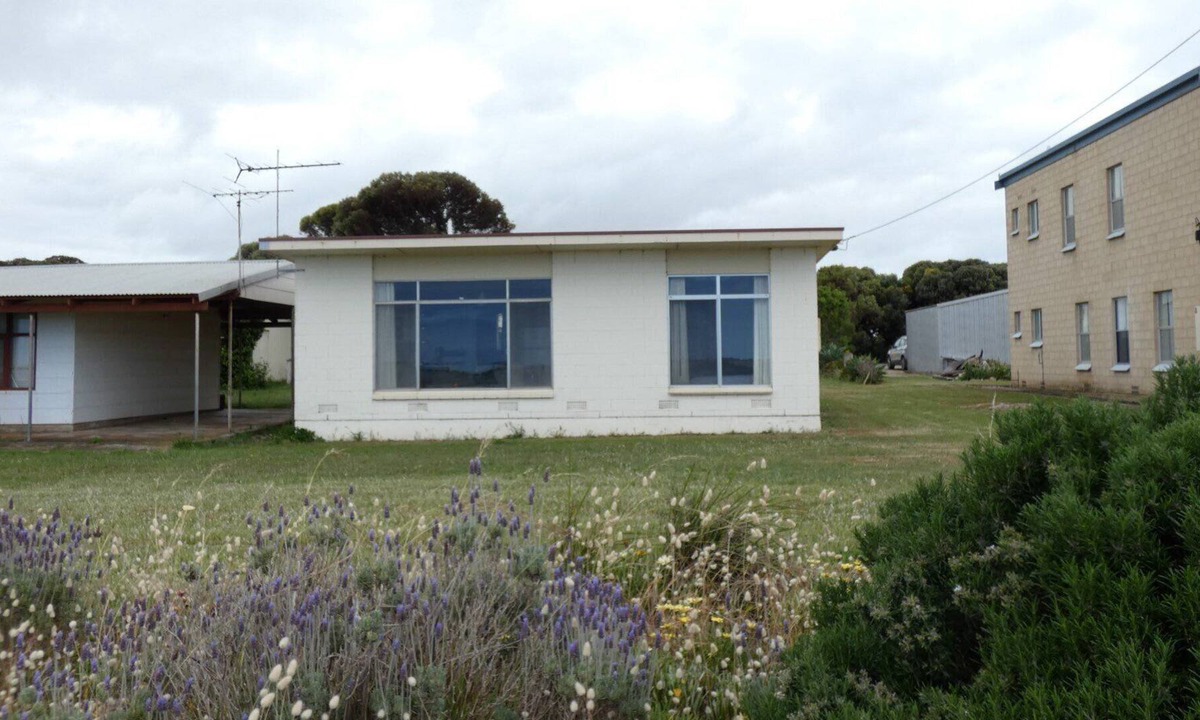 Melville House | Hooked on Yorkes - Absolute beachfront holiday shack *OFF PEAK SPECIAL *