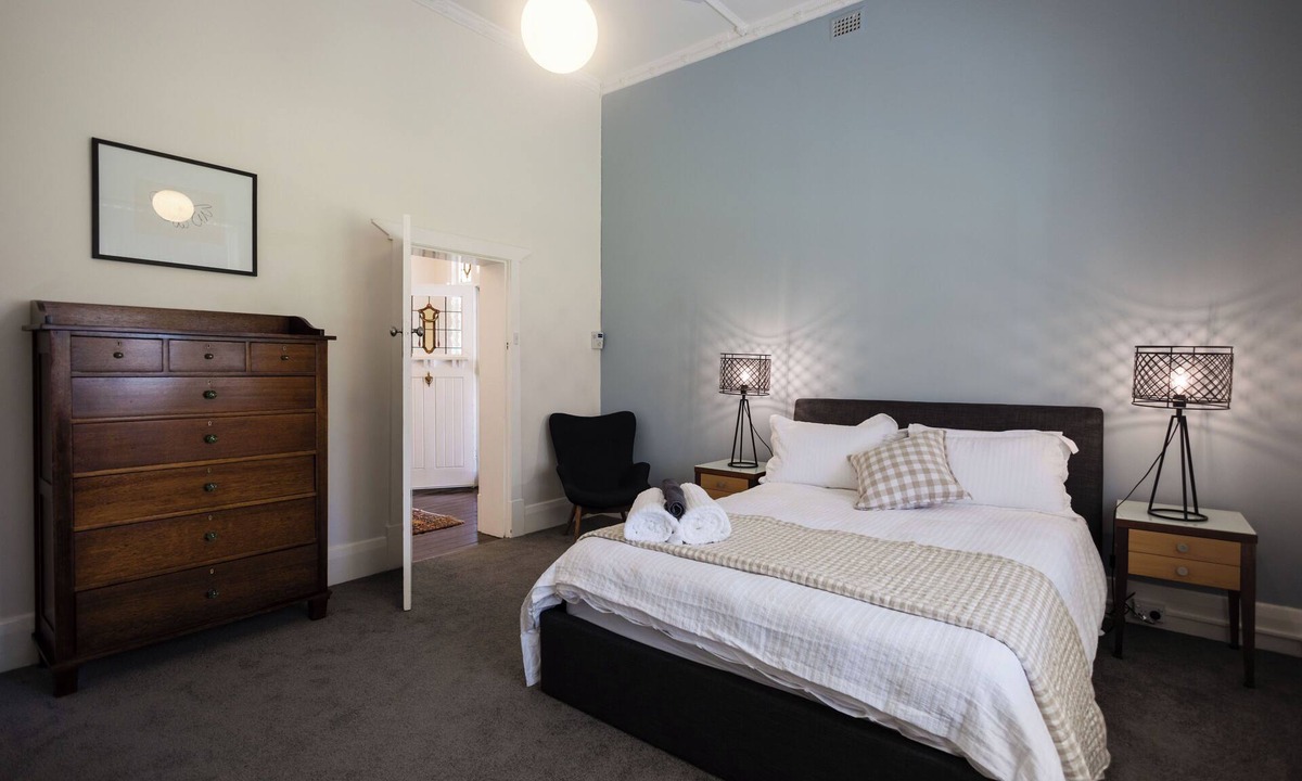 Clare Villa | Hope House is a large spacious villa in the Heart of Clare.