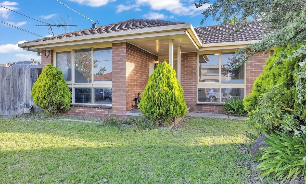 Hoppers Crossing House | Hoppers Crossing Hideaway Giant Backyard