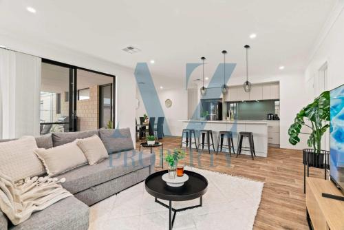 Piara Waters House | Hosted Modern Comfort in Piara Waters Perfect for Fam