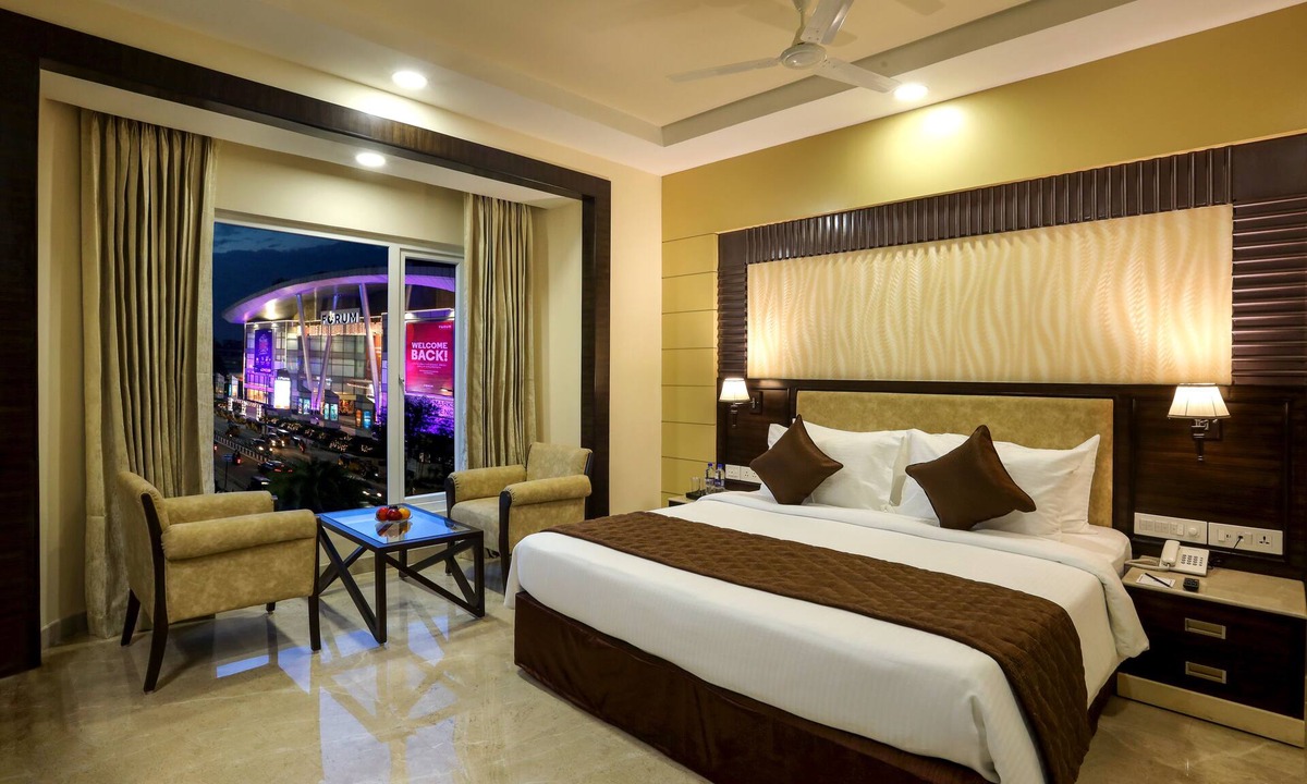 Vadapalani Hotel | Hotel Aadithya