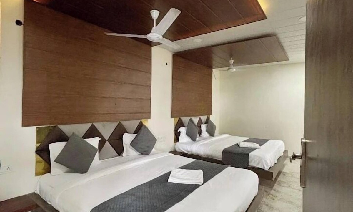 Dewas Hotel | Hotel Dhana Lakshmi Bliss