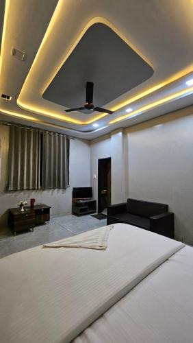 Shajapur Hotel | Hotel highway pride