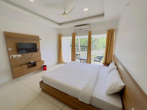 Kalamassery Hotel | HOTEL LETS STAY