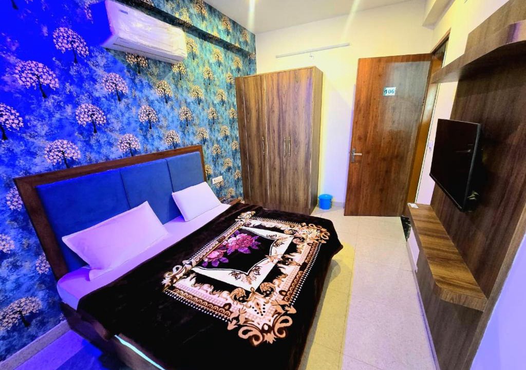 Bawal Hotel | Hotel Meera