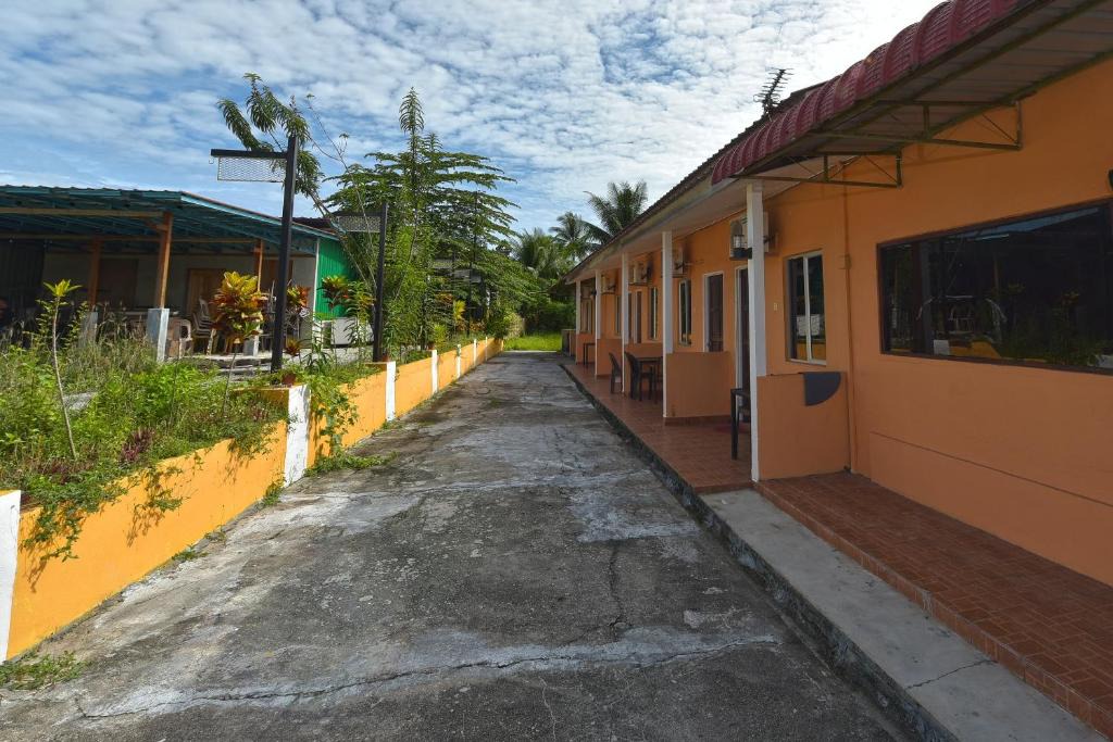 Lubok Buaya Hotel | Hotel O Awan Biru Motel