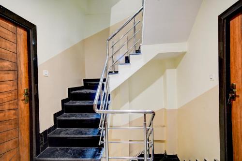 Indore Hotel | Hotel O DIV