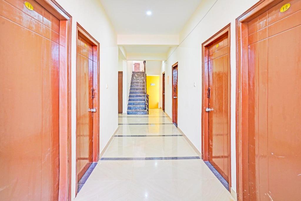 Krishnarajapura Hotel | Hotel O JK Blue Rock Comforts