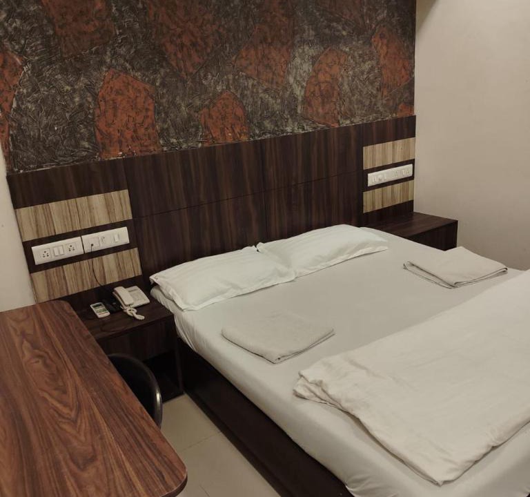 Thane West Hotel | Hotel Shambuji