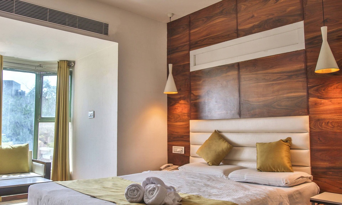 Bhavnagar Hotel | HOTEL SUN 'N' SHINE