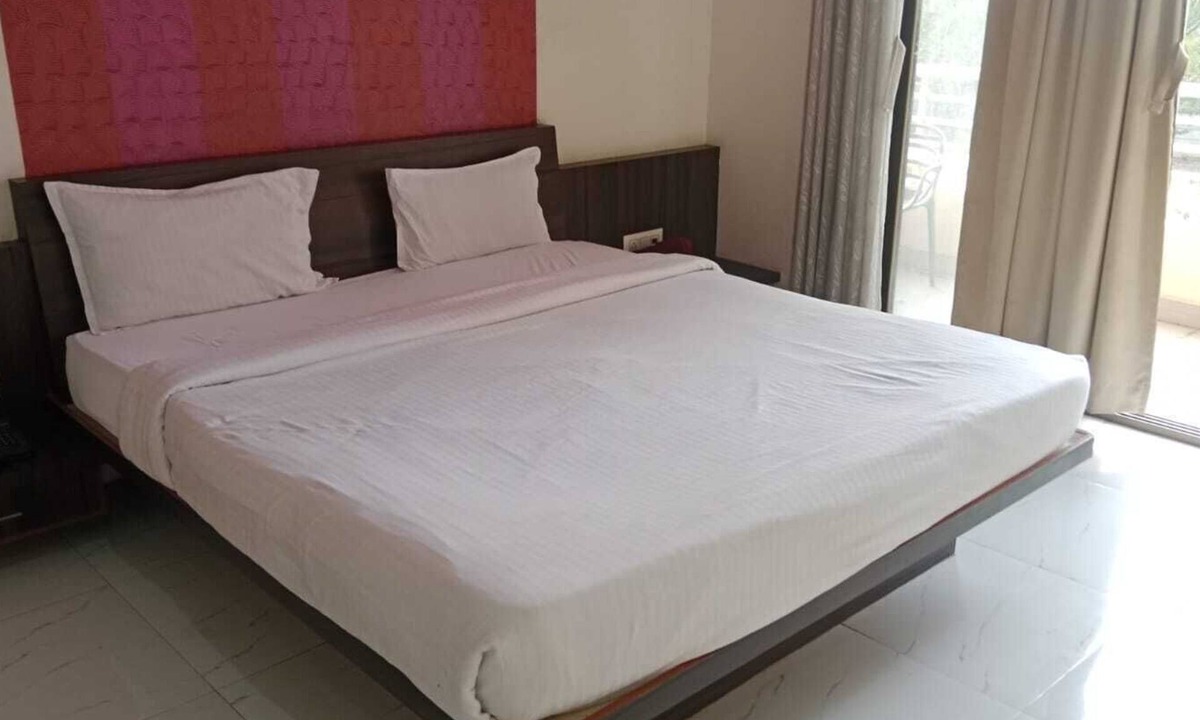 Indapur Hotel | Hotel Swamiraj Executive