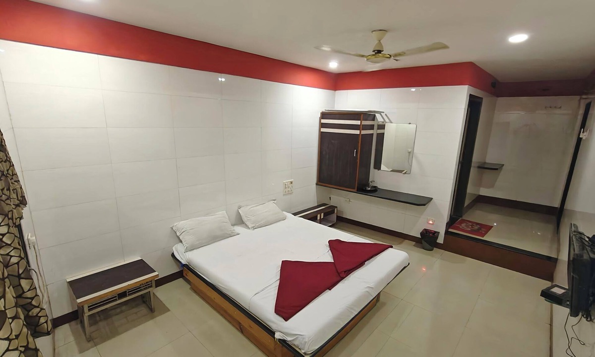 Surat Hotel | Hotel vishal