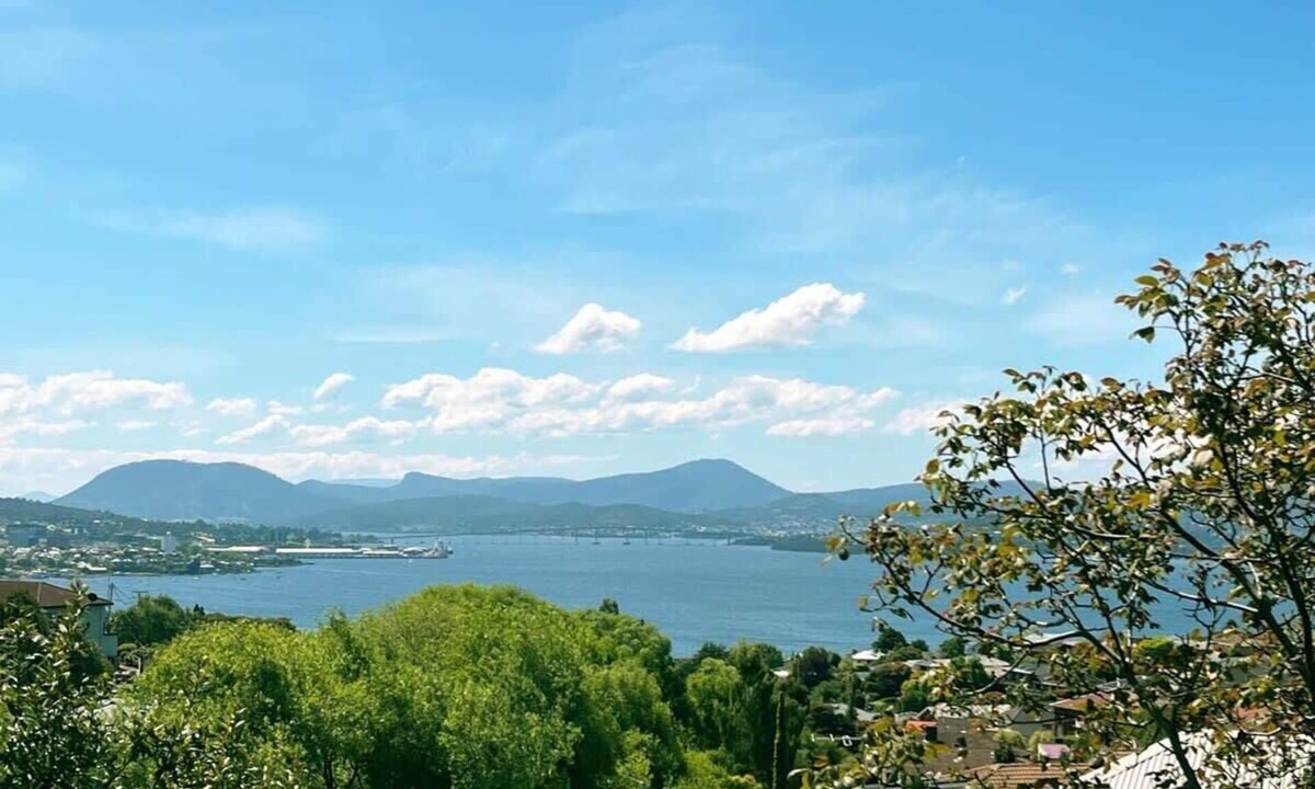 Sandy Bay Villa | Incredible water view Holiday Home at Sandy Bay
