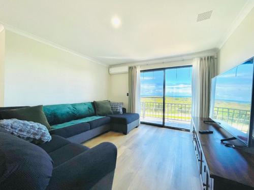 Mindarie House | Indian Ocean View-Three King Beds