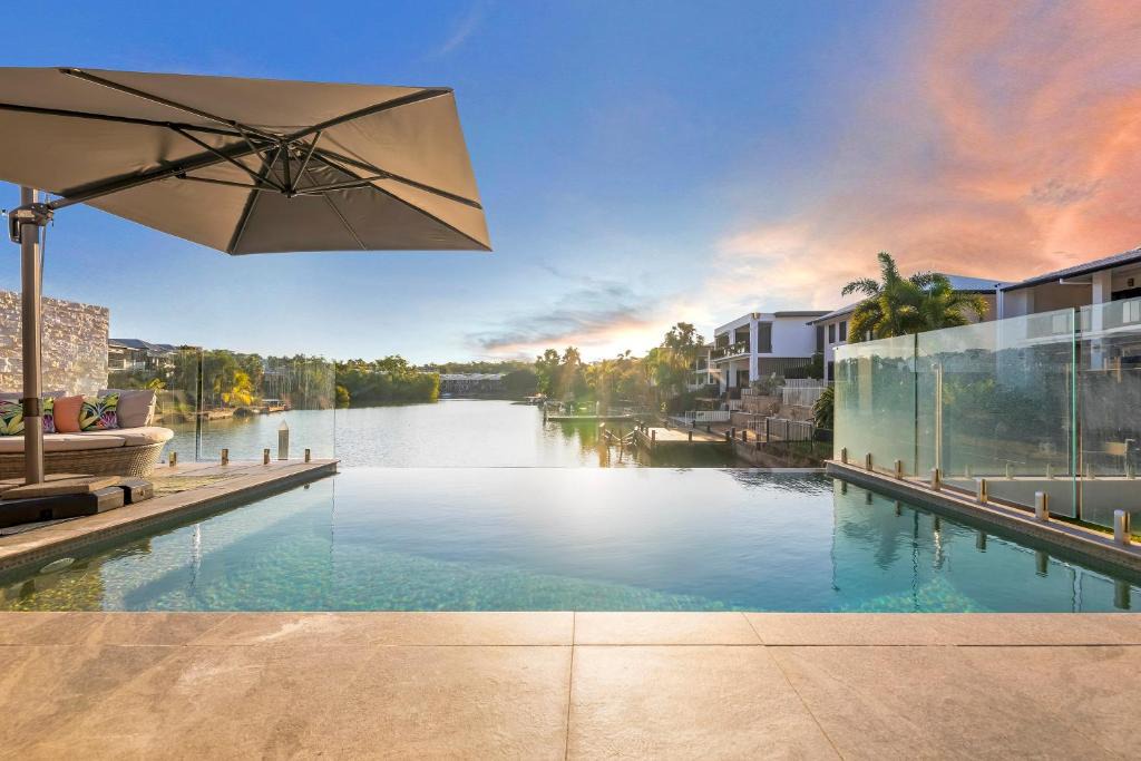 Bayview House | 'Infinity's Edge' Darwin Luxury Waterfront Oasis