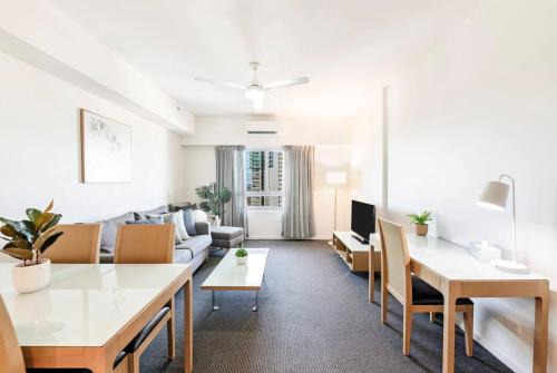 Darwin City Centre Apartment | Inner Bloom - Tropical Chic in the CBD