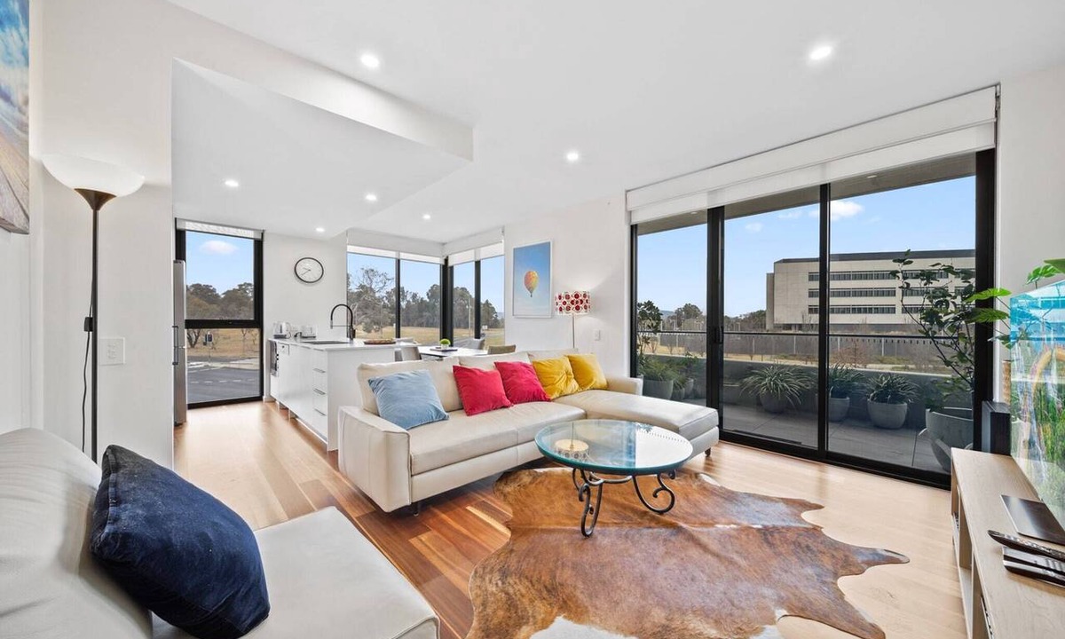 Campbell Apartment | Inner-City 2-Bed with Large Balcony, Garden & Gym