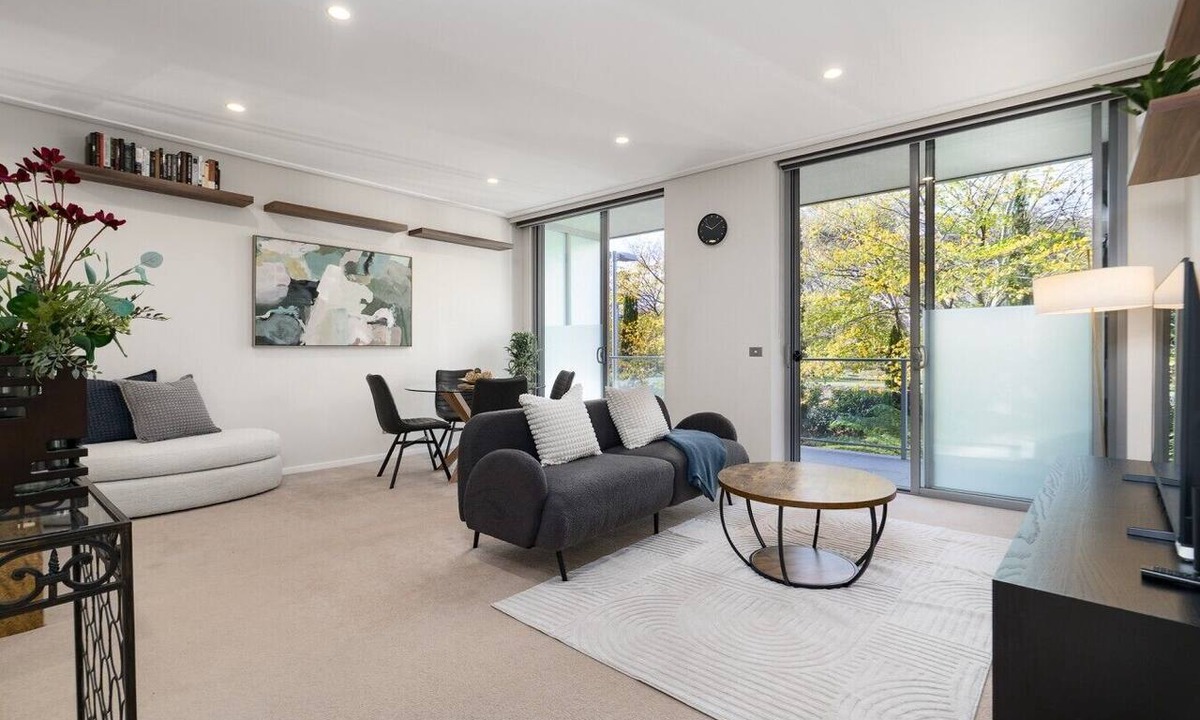 City East Apartment | Inner City Escape with Pool and Gym by Glebe Park