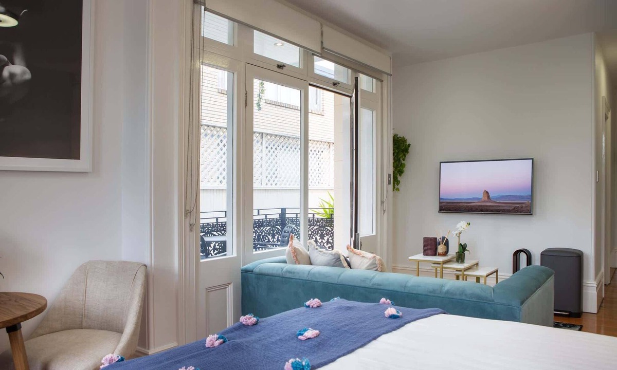 Glebe Apartment | Intimate Studio Apartment with Balcony in Glebe