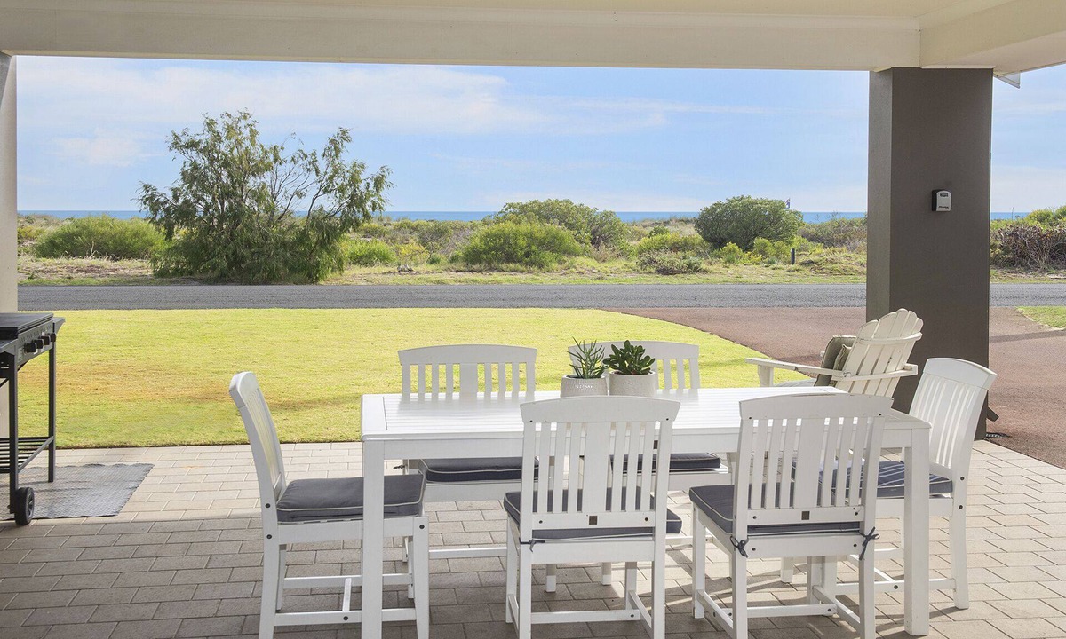Geographe House | INTO THE BLUE - Beachfront Busselton Holiday Home