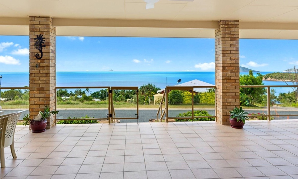 Hideaway Bay House | 'IslandView' The Perfect Holiday Home