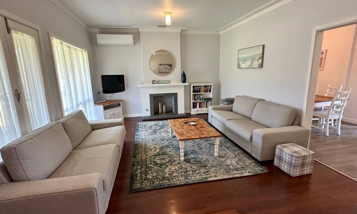 West Busselton House | Jacaranda Cottage your serene oasis in the heart of West Busselton