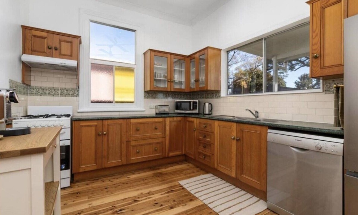 Cessnock Cottage | Jacaranda Cottage Hunter Valley - Only 5mins to Pokolbin & the Hunter Valley
