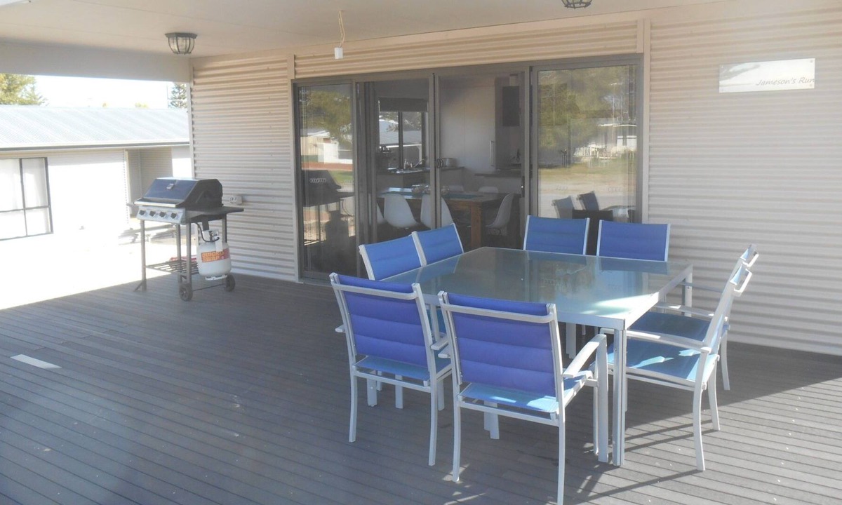 Dalrymple House | Jameson's Run ~ walking distance to beach ~ Free Wifi