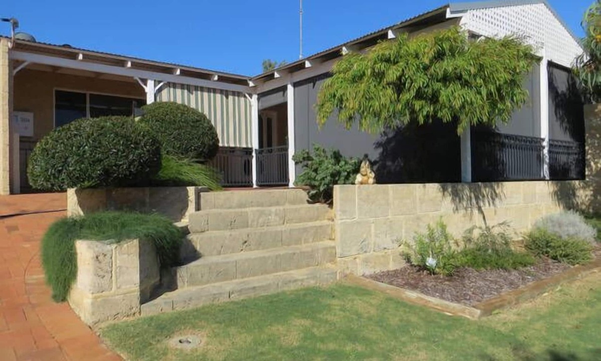 Guilderton House | Jane's Beach House - Bed linen supplied - Pet Friendly - No cleaning fees