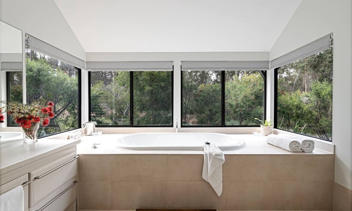 Rosa Glen Bed & Breakfast | Jarrah Grove Forest Retreat Seclusion Luxury Chalet
