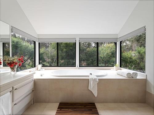 Rosa Glen Hotel | Jarrah Grove Forest Retreat - Adults Only Luxury Chalet