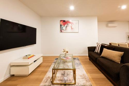 Ivanhoe Apartment | Jasandro Ivanhoe Base 19