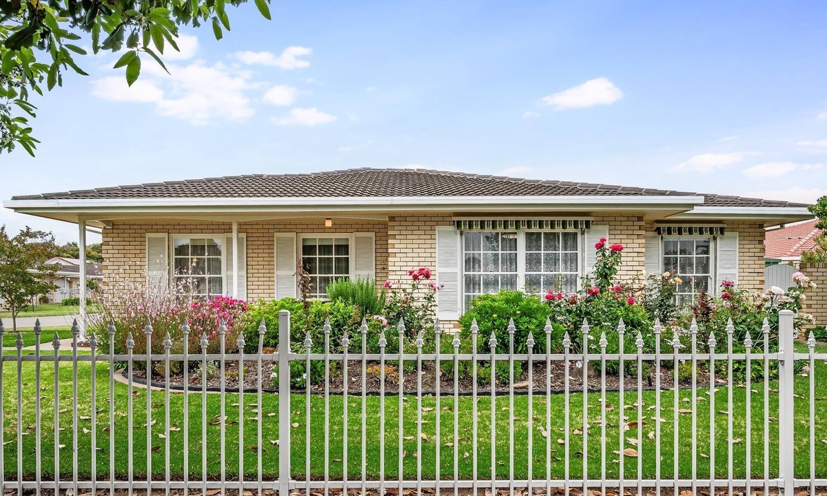 Brighton House | Jetty Road Retreat ~ Brighton - Charming 2-Bedroom Unit in Brighton