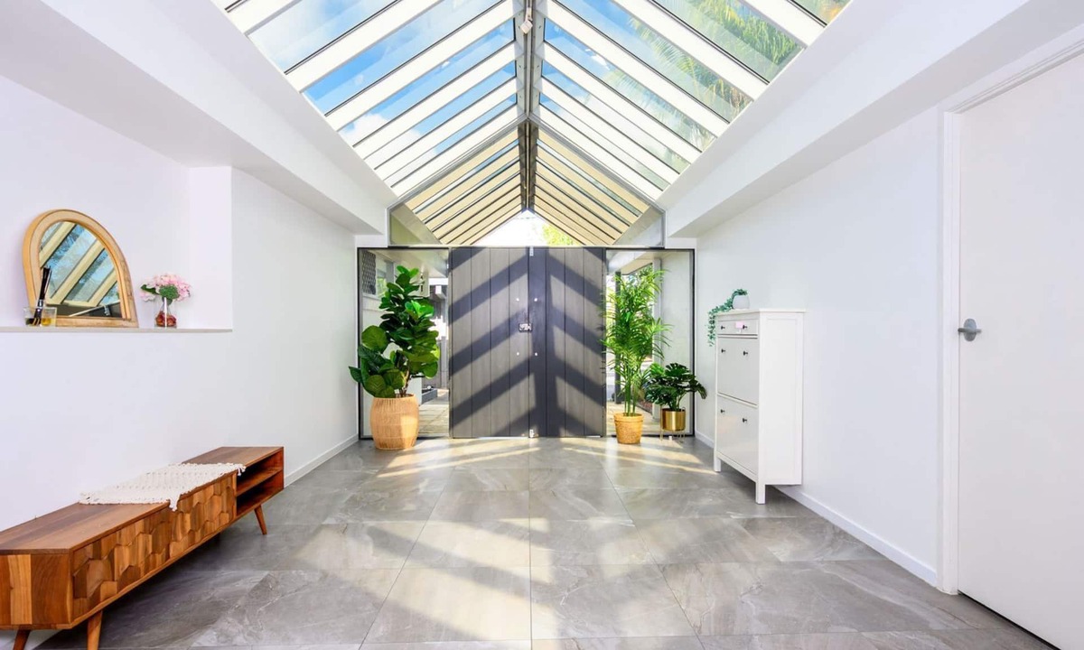Broadbeach Waters House | Jettyside Poolside Canal Retreat in Broadbeach