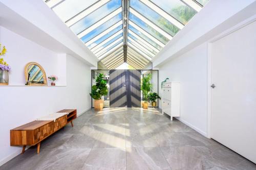 Broadbeach Waters House | Jettyside Poolside Canal Retreat in Broadbeach