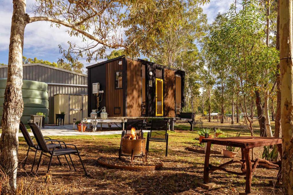 South Kolan House | JJJ's Ranch Farm 2 by Tiny Away