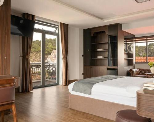 Downtown George Town Apartment | John Jefri Villa