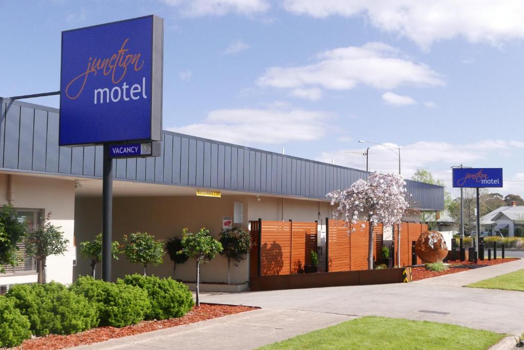 Maryborough Hotel | Junction Motel
