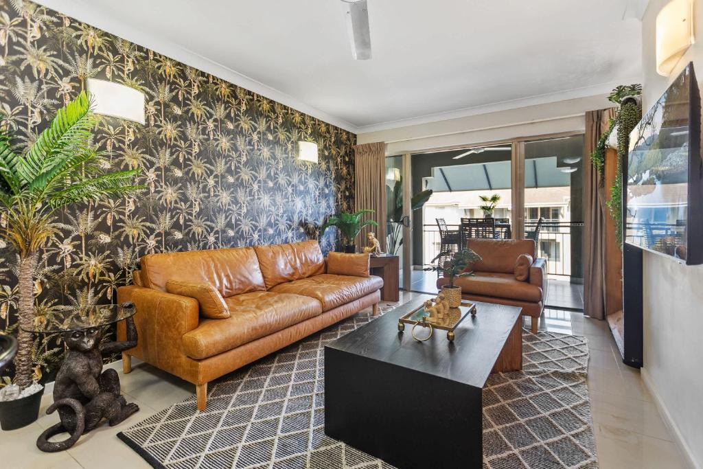 Westcourt Apartment | Jungle Retreat Cairns - 9 Pools I Gym I BBQ