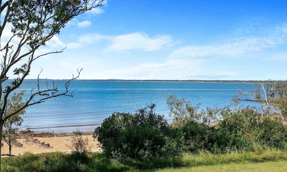 Point Vernon House | K Gari Dreaming 5 Bedroom Holiday Home