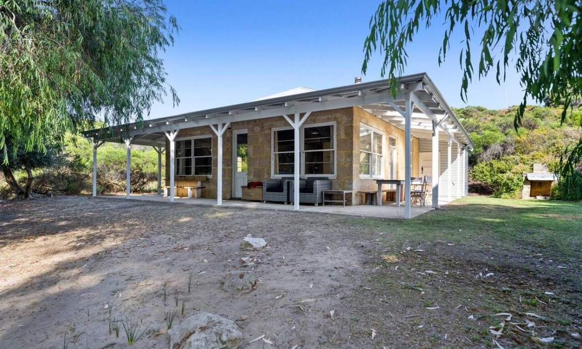 Dawesville House | Kangaroo Cottage – Beachside Escape in Dawesville
