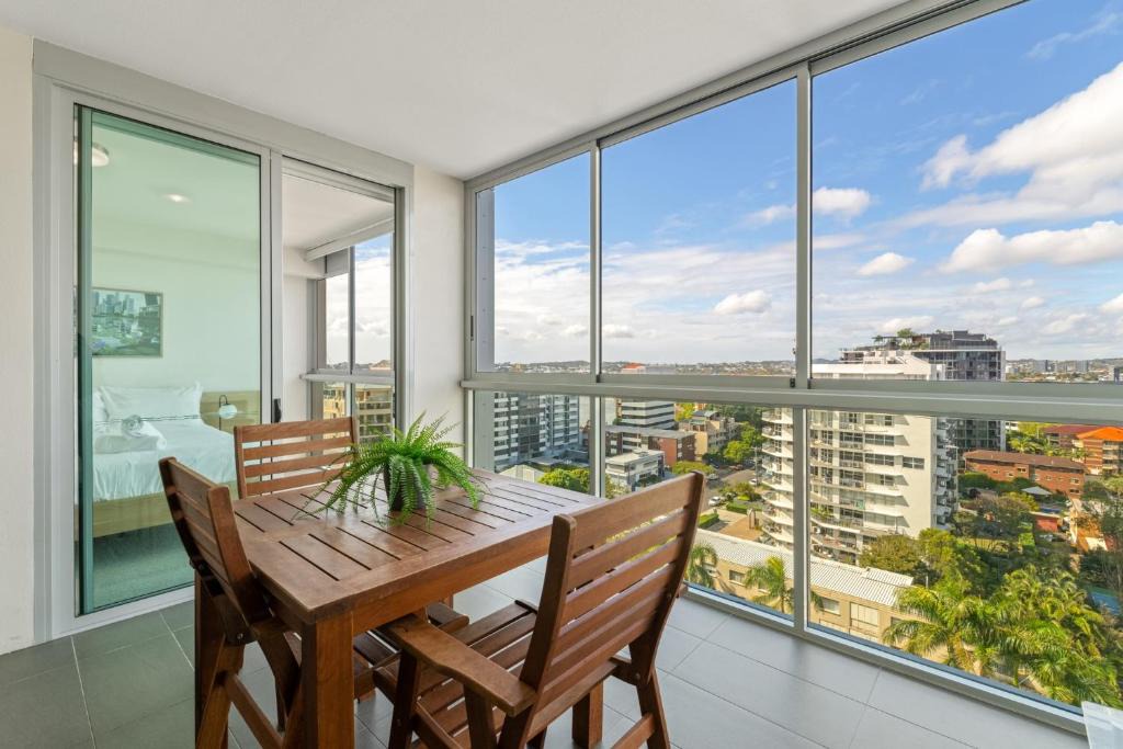 Kangaroo Point Apartment | Kangaroo Point 2-Bed Flat with Gym & Pool